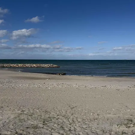 Semesterbostad Lovely Near Beautiful Bathing