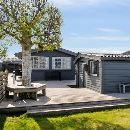 Lovely Near Beautiful Bathing Semesterbostad